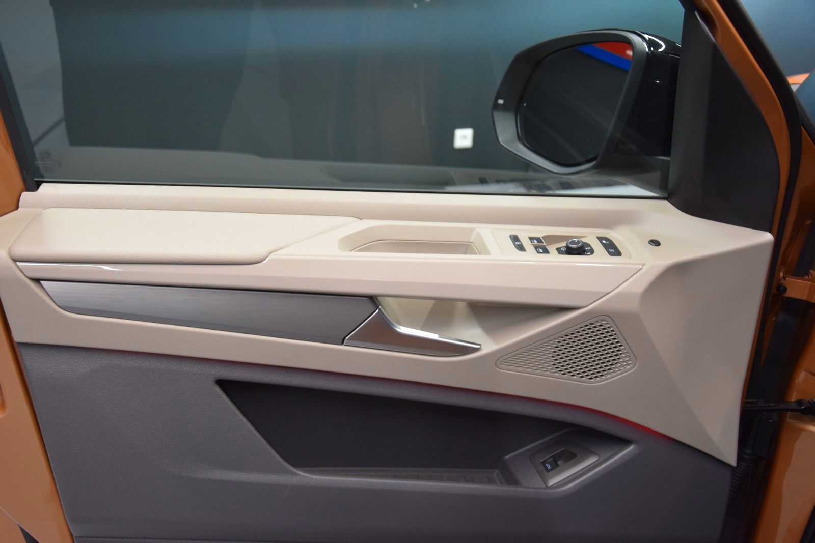 Fahrzeugabbildung Volkswagen T7 Multivan Style Pano HuD AHK vis-avis STHZ H&k