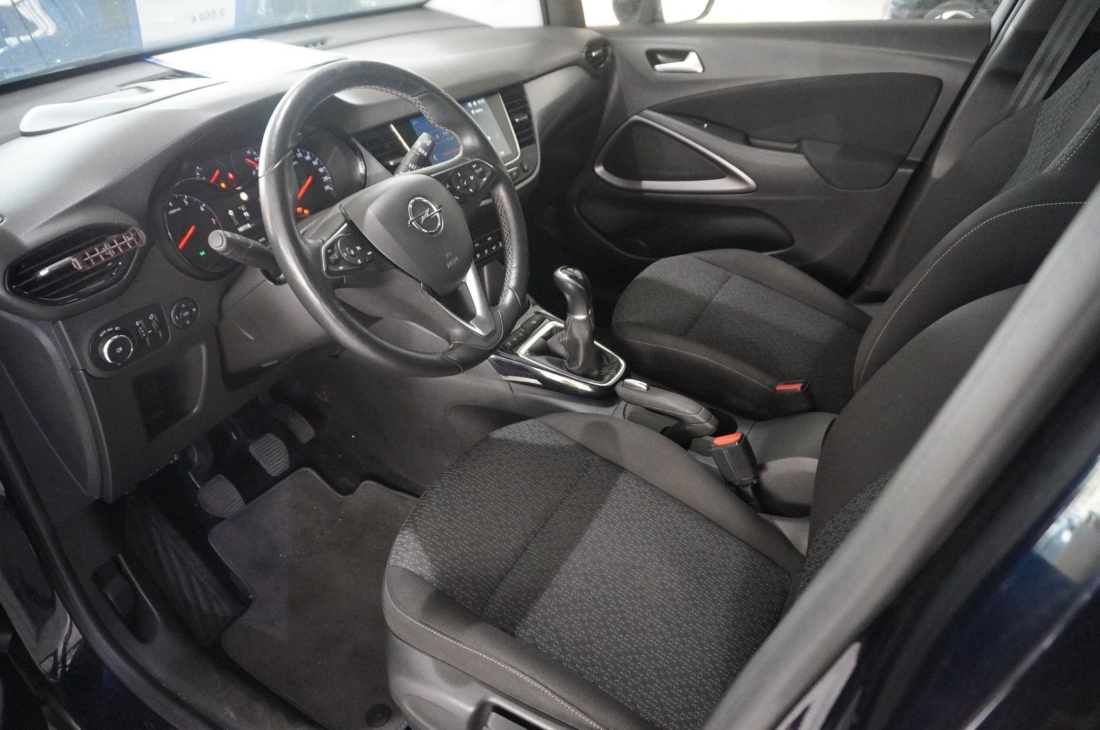 Fahrzeugabbildung Opel Crossland X 1.2 NAVI/LED/SHZ/LHZ/ALU/TEMPOMAT