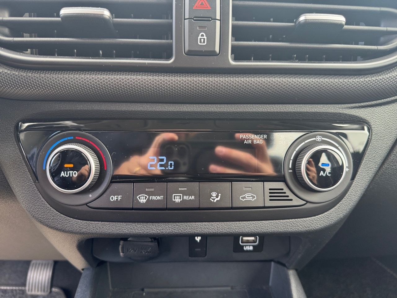 Fahrzeugabbildung Hyundai i10 TREND NAVI*KLIMAAT*TEMPOM*DAB*SHZ*LHZ*DAB*