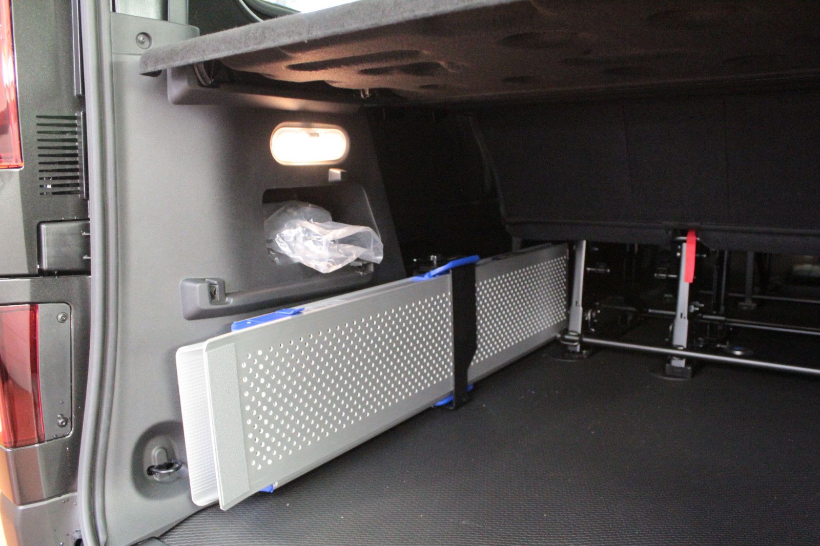 Fahrzeugabbildung Renault Trafic Dci 150 Grdt Evolution *Rollstuhlrampe*