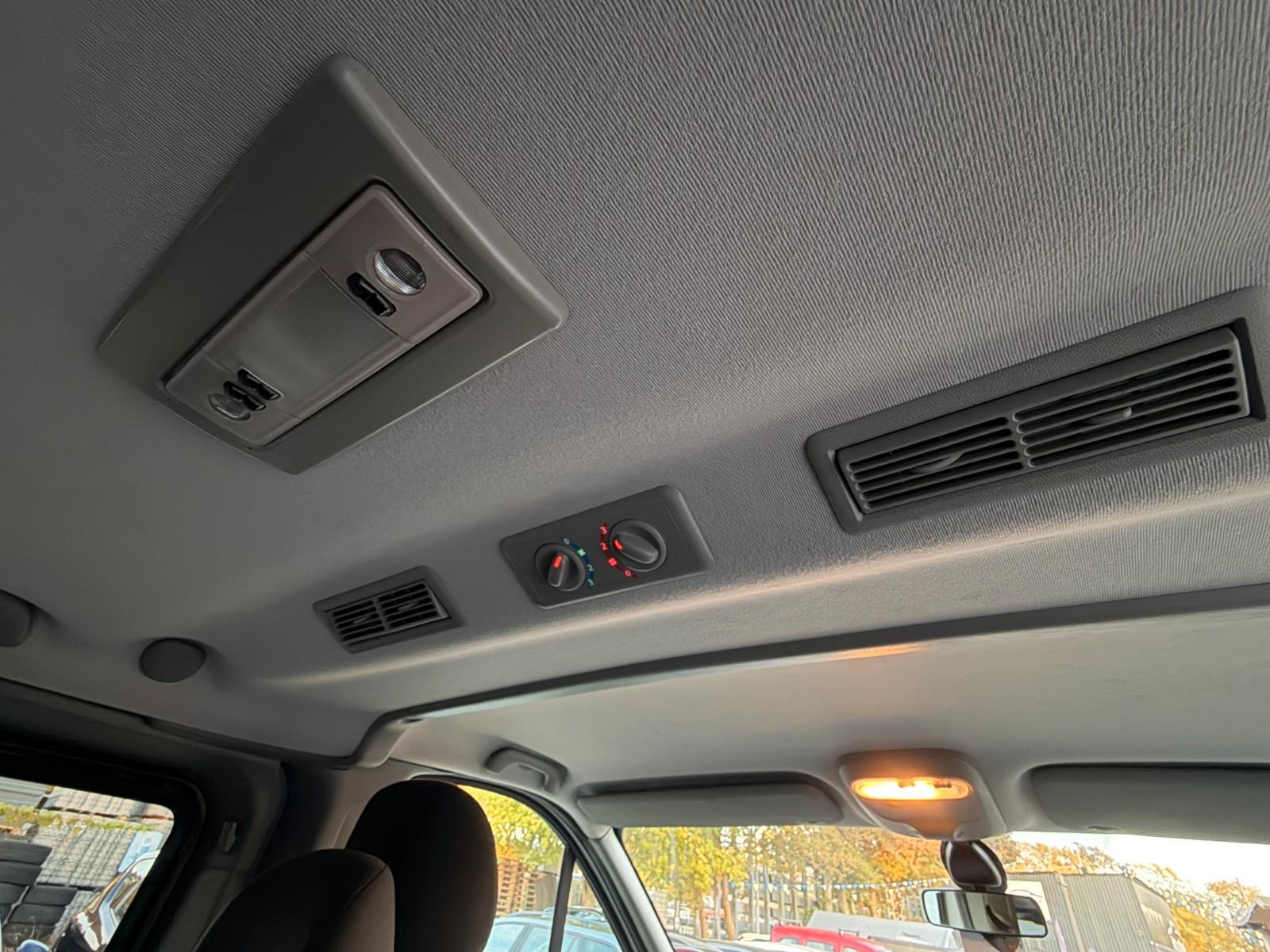 Opel Vivaro Life Cosmo Westfalia 2.5 CDTI 145 ch BVM / 7 places / Couchage + Table / Store / Chauffage auxiliaire