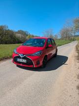 Toyota Yaris 1,5-l-VVT-i Hybrid CVT - - Toyota Yaris von privat