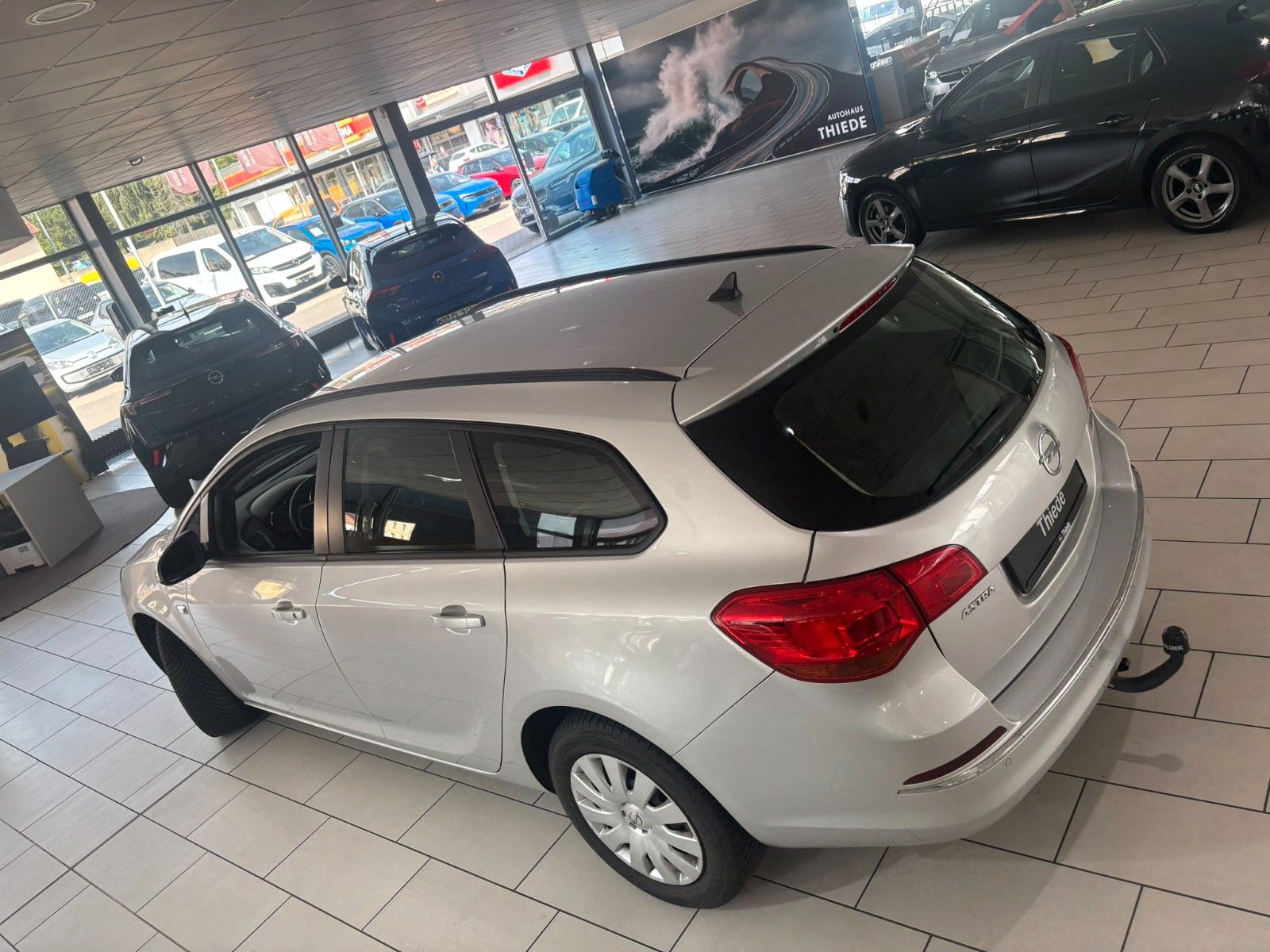 Fahrzeugabbildung Opel Astra J ST 1.4T Edition AHK/ALLWETTER/SHZ/NAVI