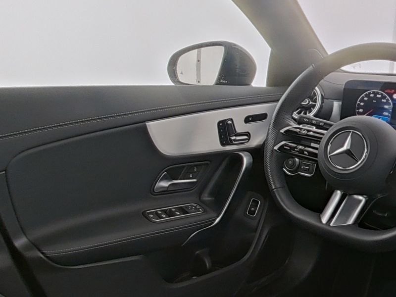 Fahrzeugabbildung Mercedes-Benz CLA 200 SB AMG*AHK*Pano*Night*HUD*MultBeam*360°*