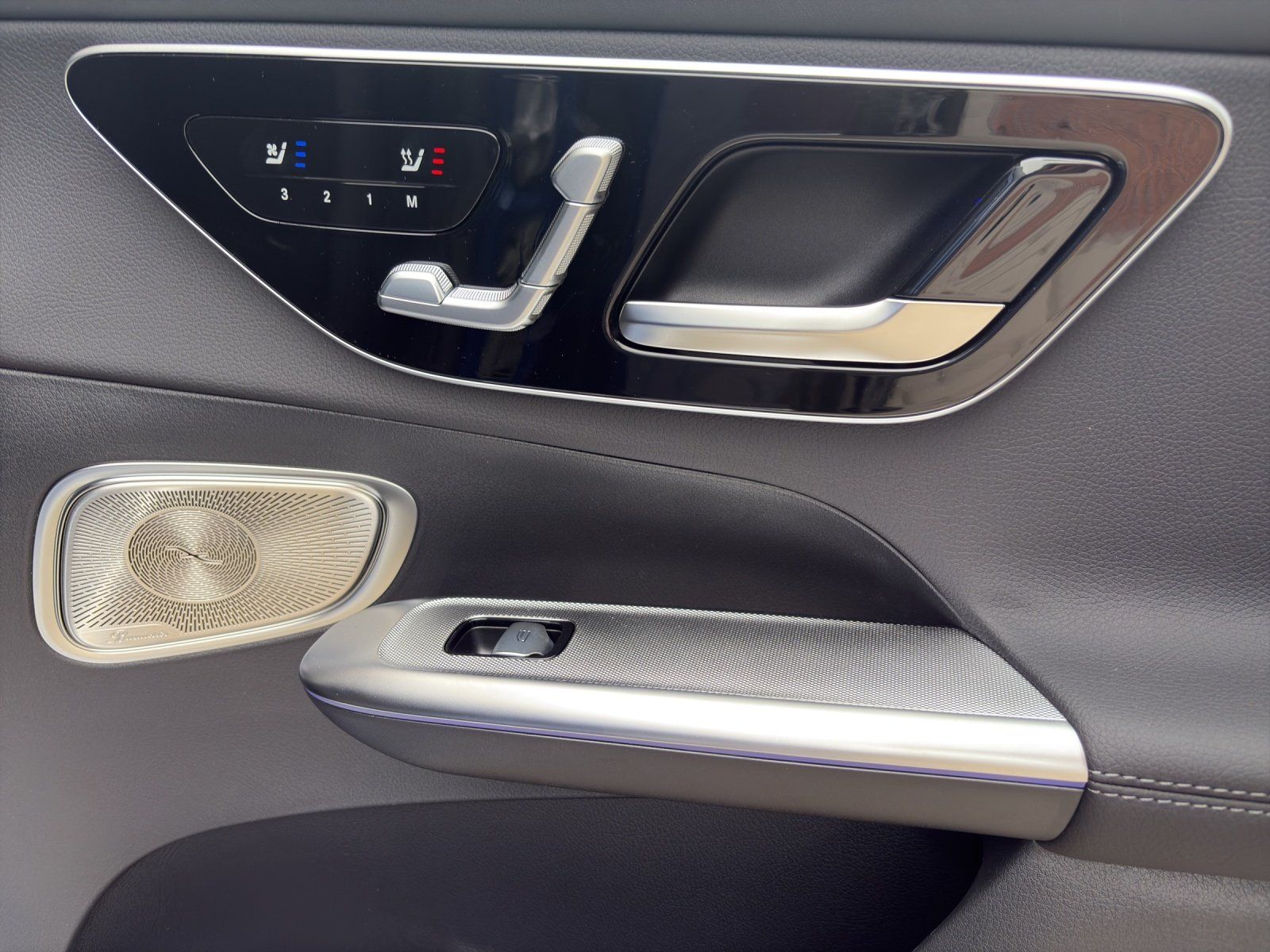 Fahrzeugabbildung Mercedes-Benz GLC 300 d AMG Burm DigiLight Pano AHK 360° Multi