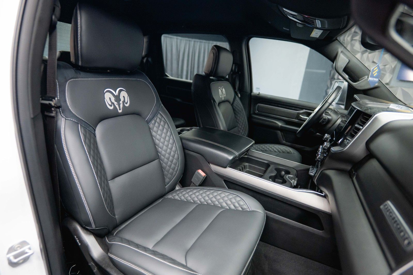 Fahrzeugabbildung Dodge RAM 5.7 V8 HEMI 4x4 OFFROAD Night AXLE LOCK 19%