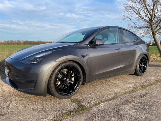 Tesla Model Y Dual Motor AWD Long Range