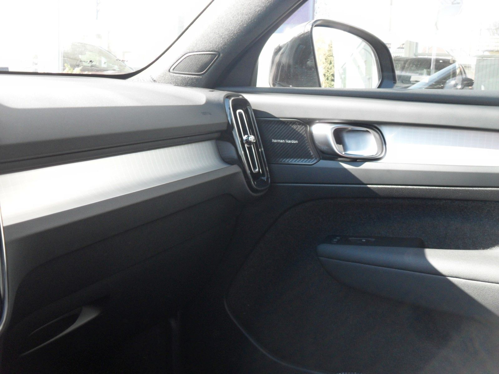 Fahrzeugabbildung Volvo XC 40 Ultra Dark 2WD