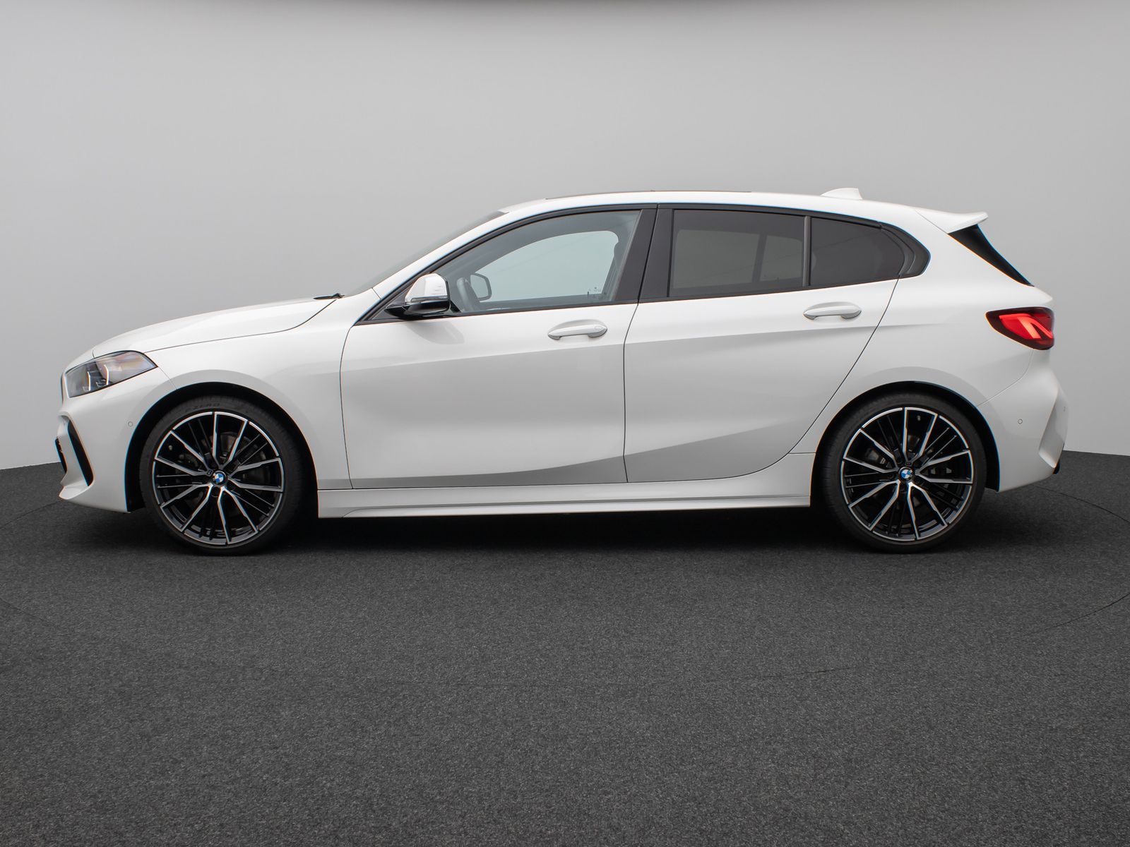 Fahrzeugabbildung BMW 120i M Sport Panoram Kamera DAB HiFi Komfort 19"