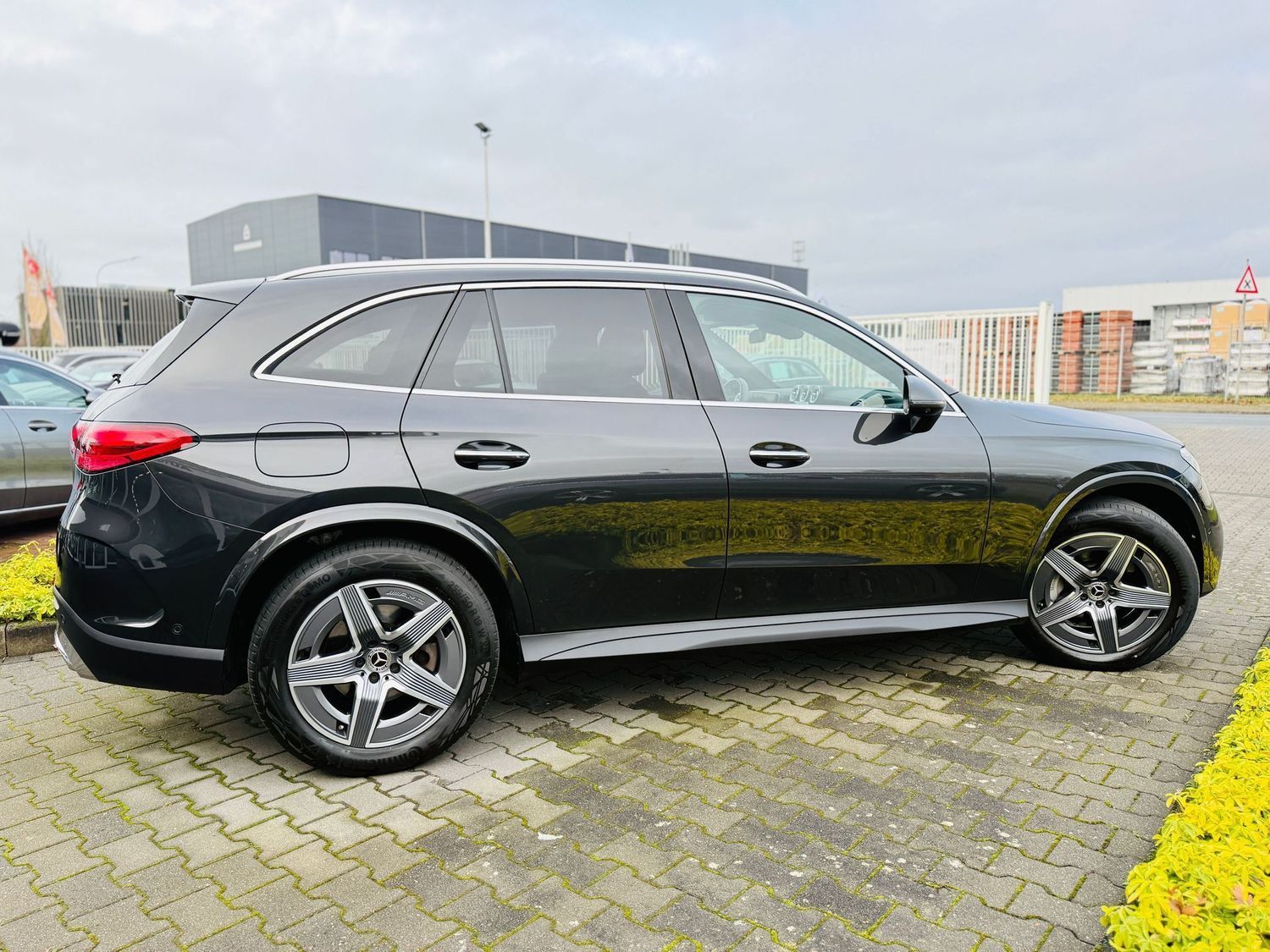 Fahrzeugabbildung Mercedes-Benz GLC 220 d 4M AMG Premium, AHK, 360°, Winter, Mem