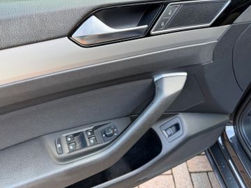 Volkswagen Passat - 11