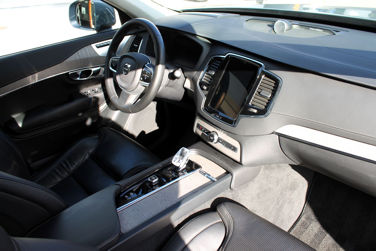 Fahrzeugabbildung Volvo XC90 B5 AWD Ultimate Bright 7-Stz. 360° ACC PANO