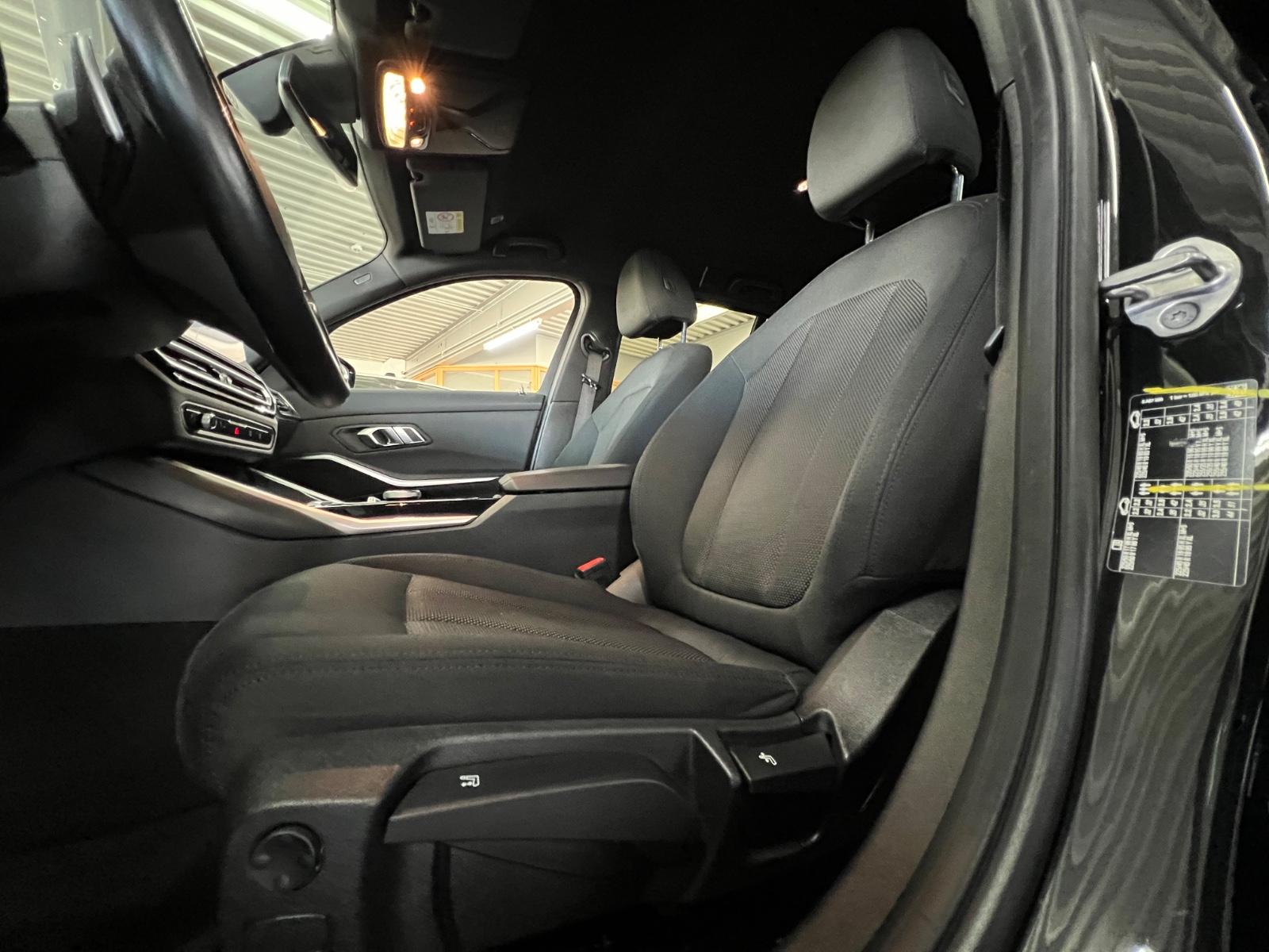 BMW 318d Touring Himmel Anthrazit+Driving Assist