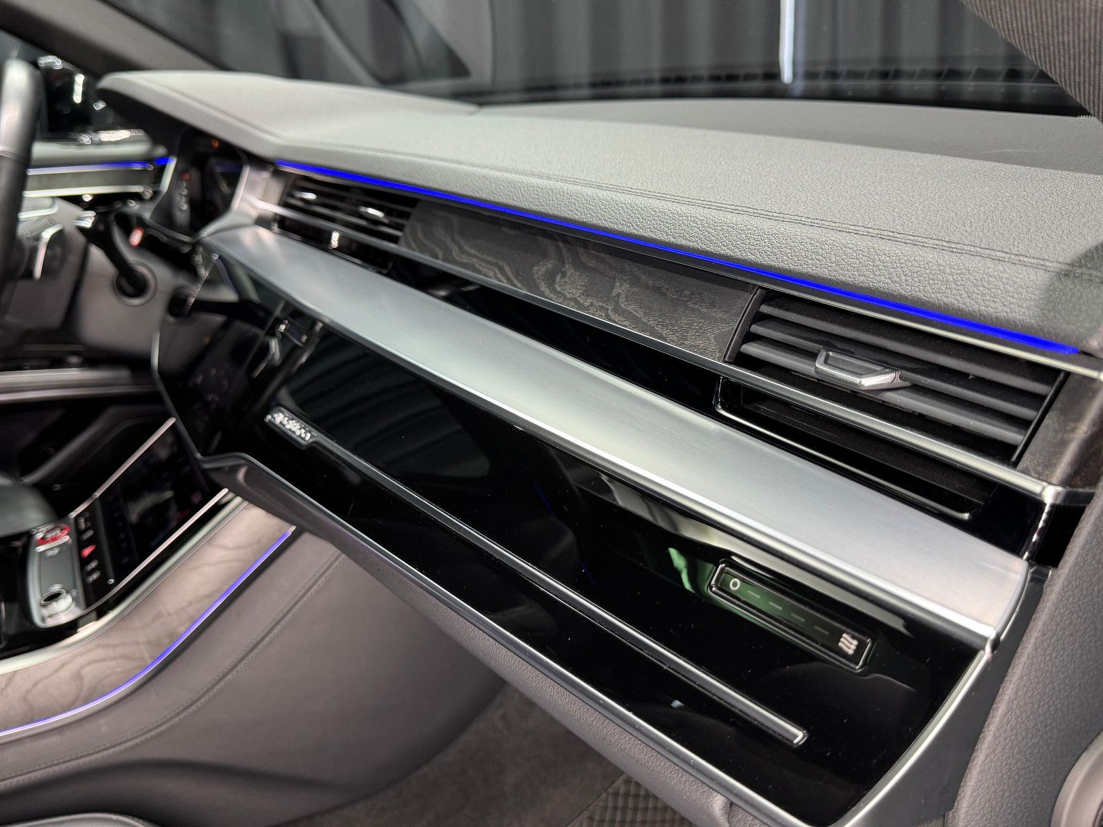 Fahrzeugabbildung Audi A8 50 TDI quattro|B&O|HUD|PANO|MATRIX