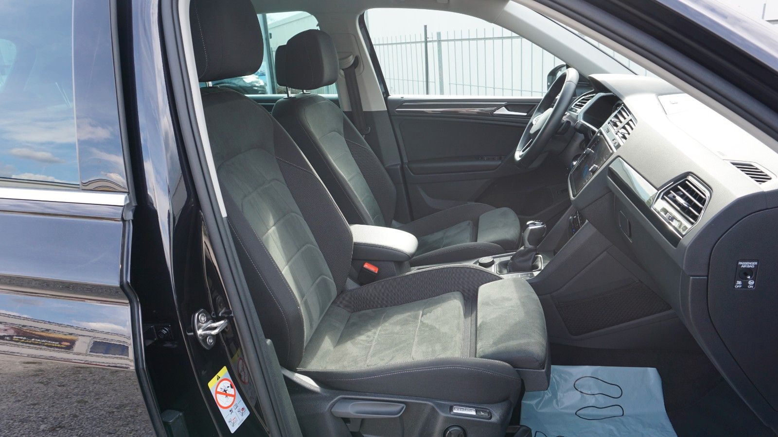 Fahrzeugabbildung Volkswagen Tiguan Elegance 4M, Kamera, Navi, AHK, IQ.Light
