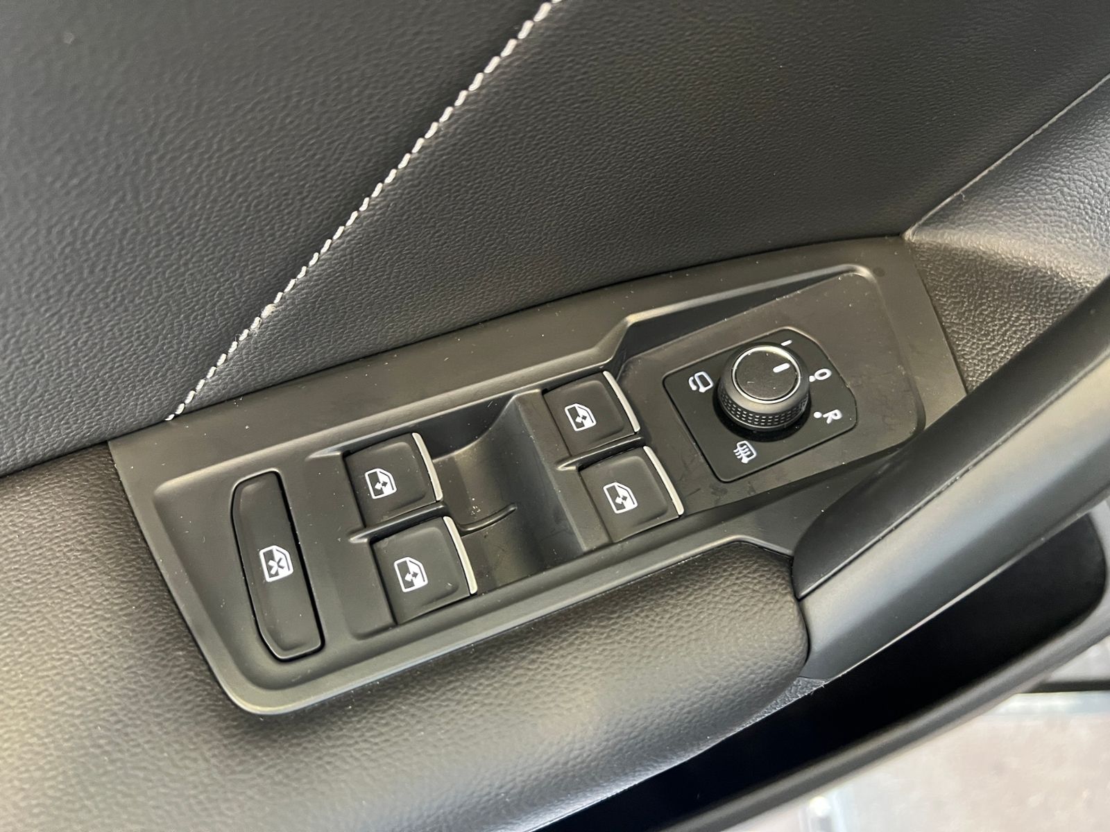 Fahrzeugabbildung Volkswagen Tiguan Allspace R-Line 2.0 TDI DSG 4Motion *AHK,