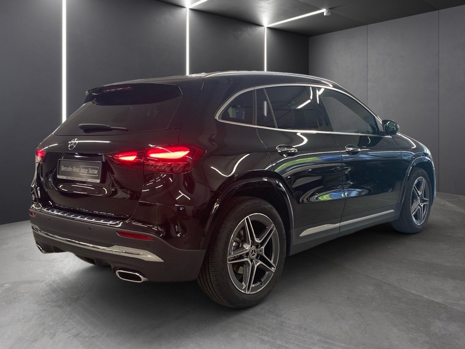 Fahrzeugabbildung Mercedes-Benz GLA 200 AMG Plus*AHK*360**HUD*Pano*MuBeam*Memory