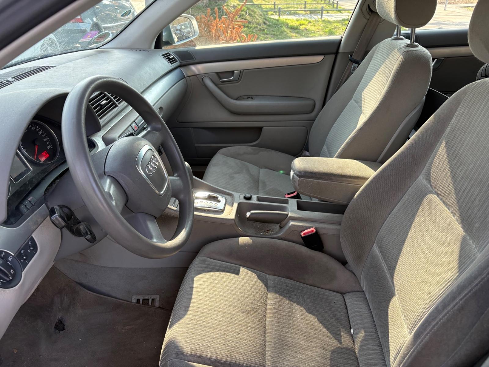 Audi A4 2006 — photo 12