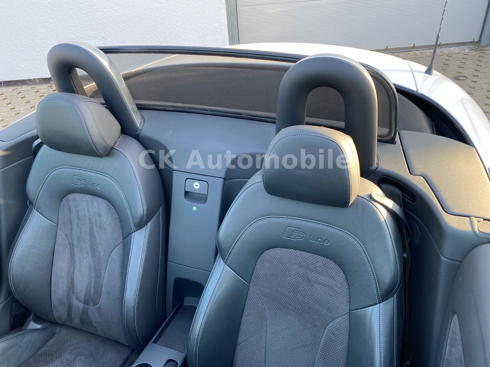 Fahrzeugabbildung Audi TT 1.8 TFSI Roadster S-Line/Navi/Bi-Xenon/PDC