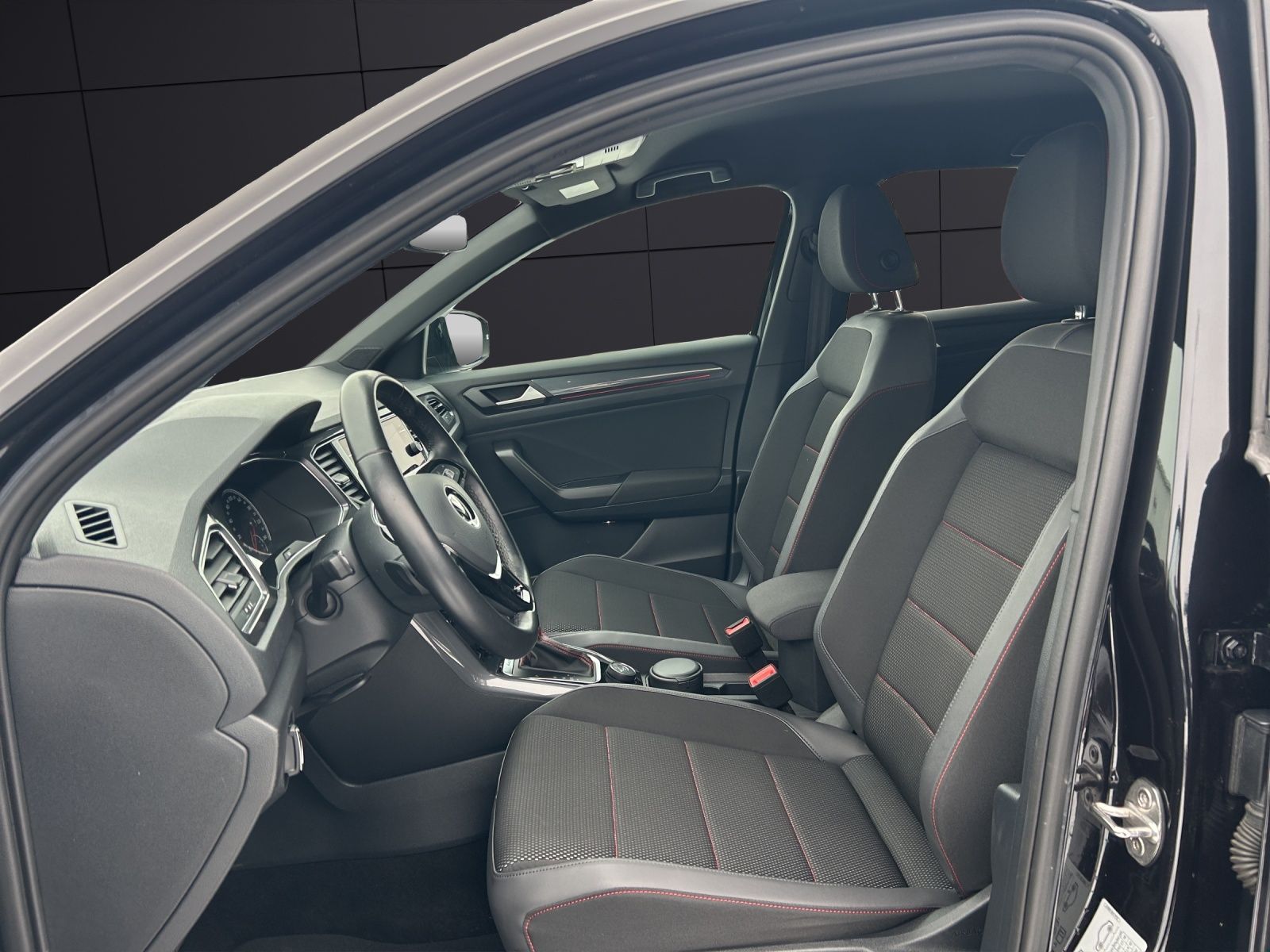 Fahrzeugabbildung Volkswagen T-Roc TSI Sport DSG 4M LED Navi ACC RFK SH