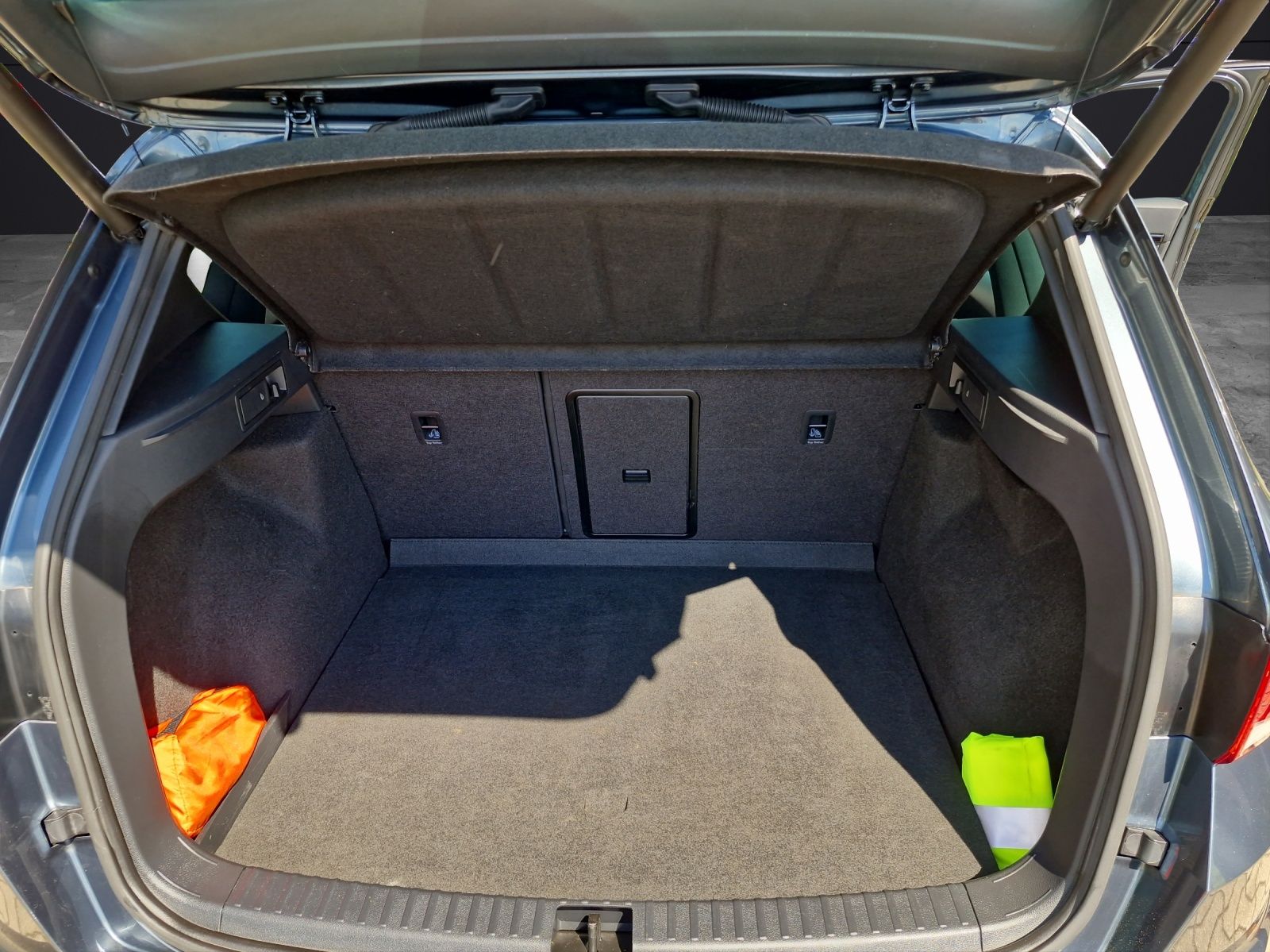 Fahrzeugabbildung SEAT Ateca Basis 4Drive 2.0 TSI DSG ACC KAMERA LED