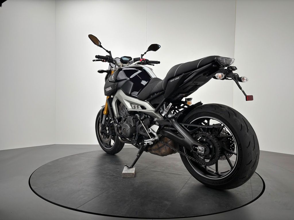Fahrzeugabbildung Yamaha MT-09 *TOP-ZUSTAND *2. HAND *SERVICE NEU