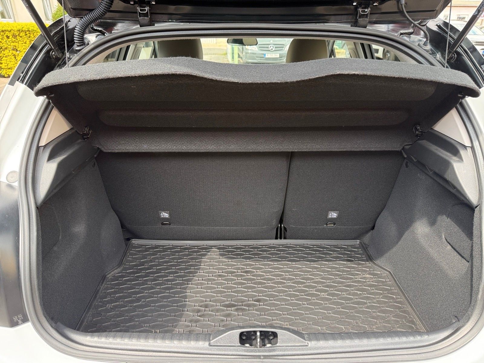 Fahrzeugabbildung Citroën C3 PureTech 83 Max*Navi*Rückfahrkam*Sitzhzg.