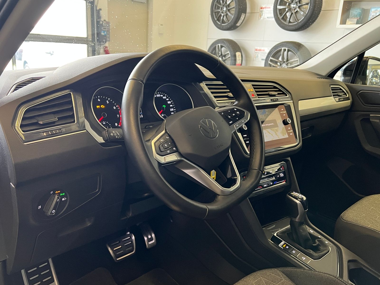 Fahrzeugabbildung Volkswagen Tiguan MOVE 1.5 TSI DSG *AHK, LED, Navi, 17'-LM*