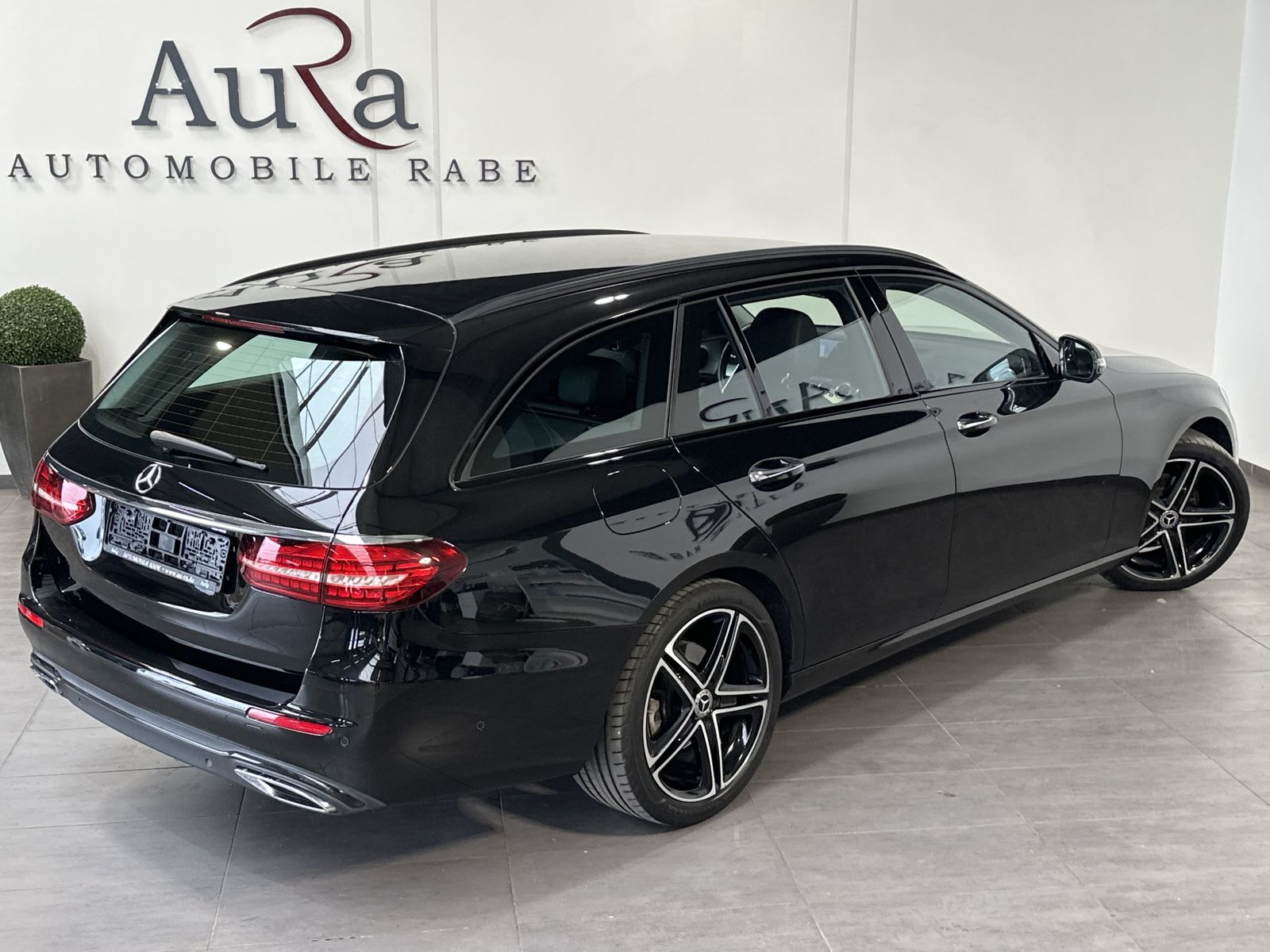 Fahrzeugabbildung Mercedes-Benz E 220d T Avantgarde NAV+LED+HUD+WIDE+KAMERA+18ZO