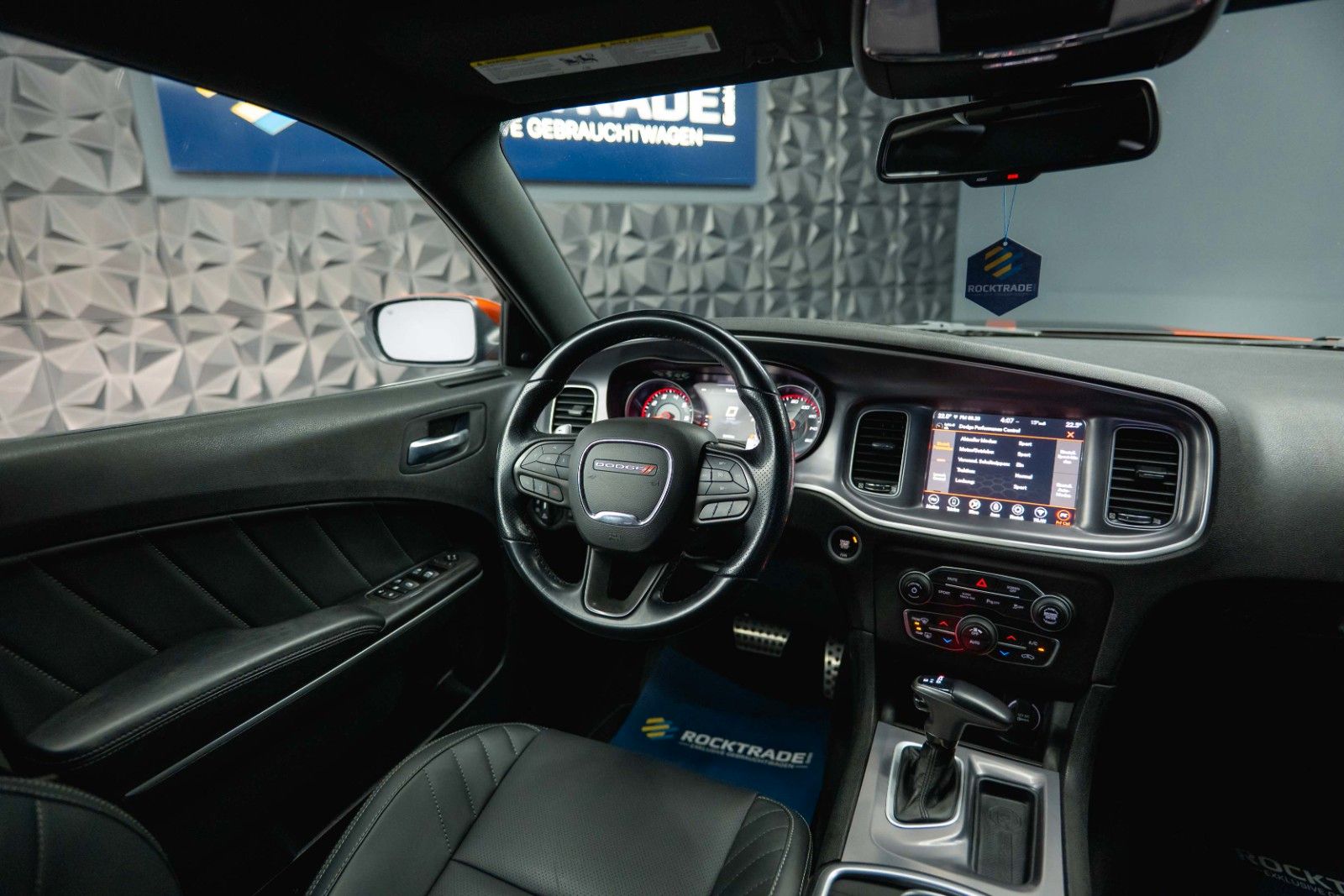 Fahrzeugabbildung Dodge Charger 5.7 V8 HEMI R/T Night-Paket Performance