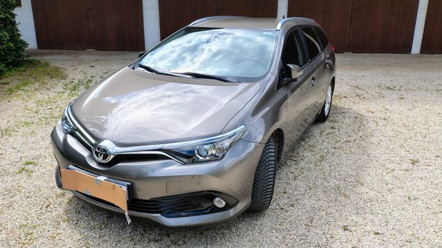 TOYOTA Auris Touring Sports