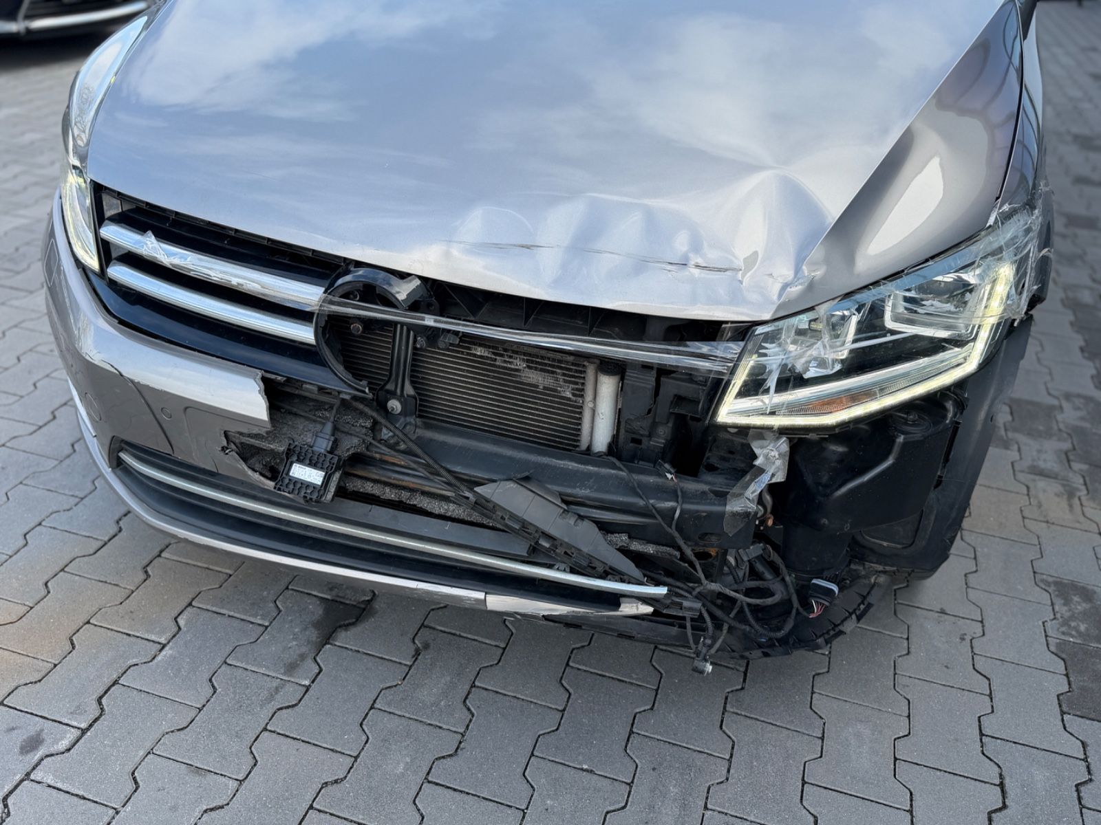 Caddy Maxi Highline 2.0 TDI DSG Navi BI-Xenon