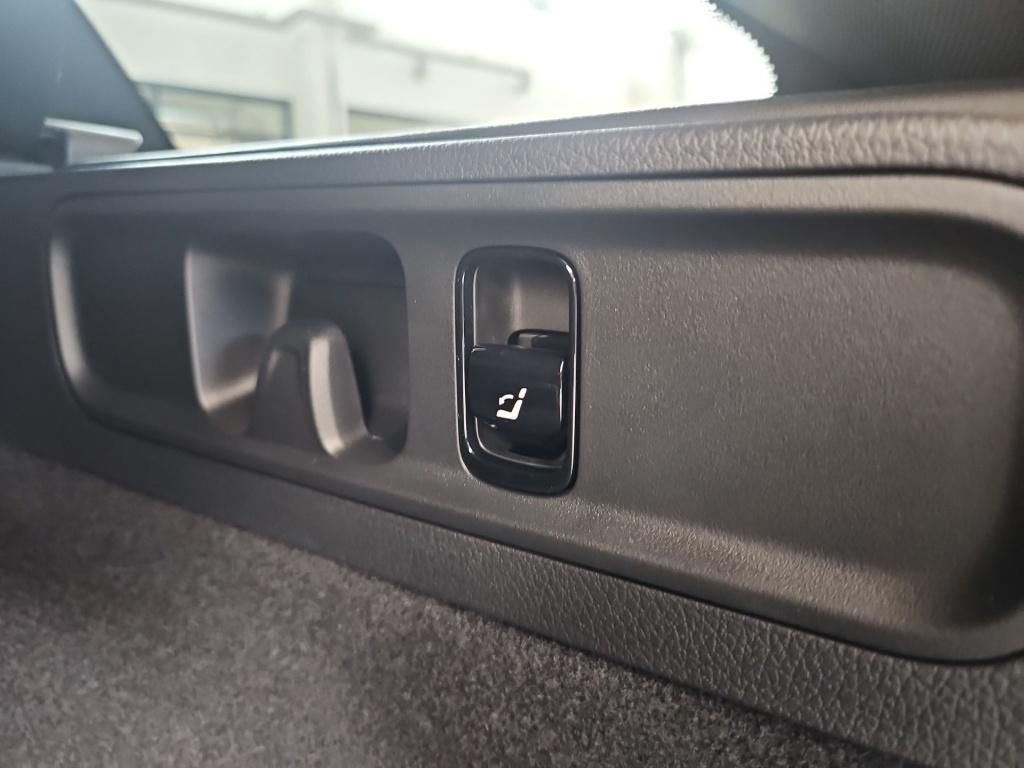 Fahrzeugabbildung Mercedes-Benz C 300 e T +EDITION-AMG+AHK+DIGITAL+SOUND+PRESAFE