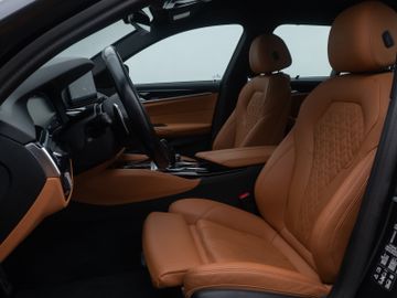 Fahrzeugabbildung BMW 520d xD Tour M Sport HI-FI M Sportfahrwerk
