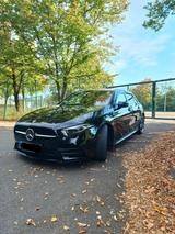Mercedes-Benz A 180 d -AMG Line Night +Led + MBux  + Kamera 