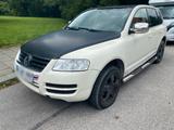 Volkswagen Toureg 3.2 Anhängerkupplung - Volkswagen Touareg mit Benzin-Antrieb: Geländewagen, 3.2