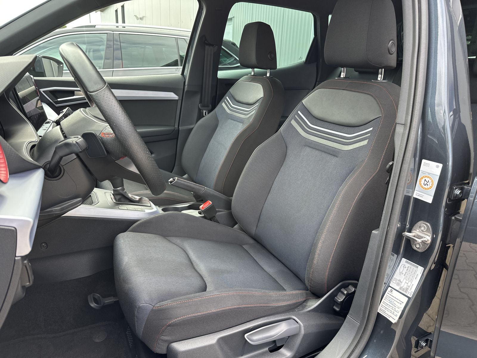 Fahrzeugabbildung SEAT Arona 1.5 TSI DSG FR NAV+LED+BEATS-AUDIO+VCOCK