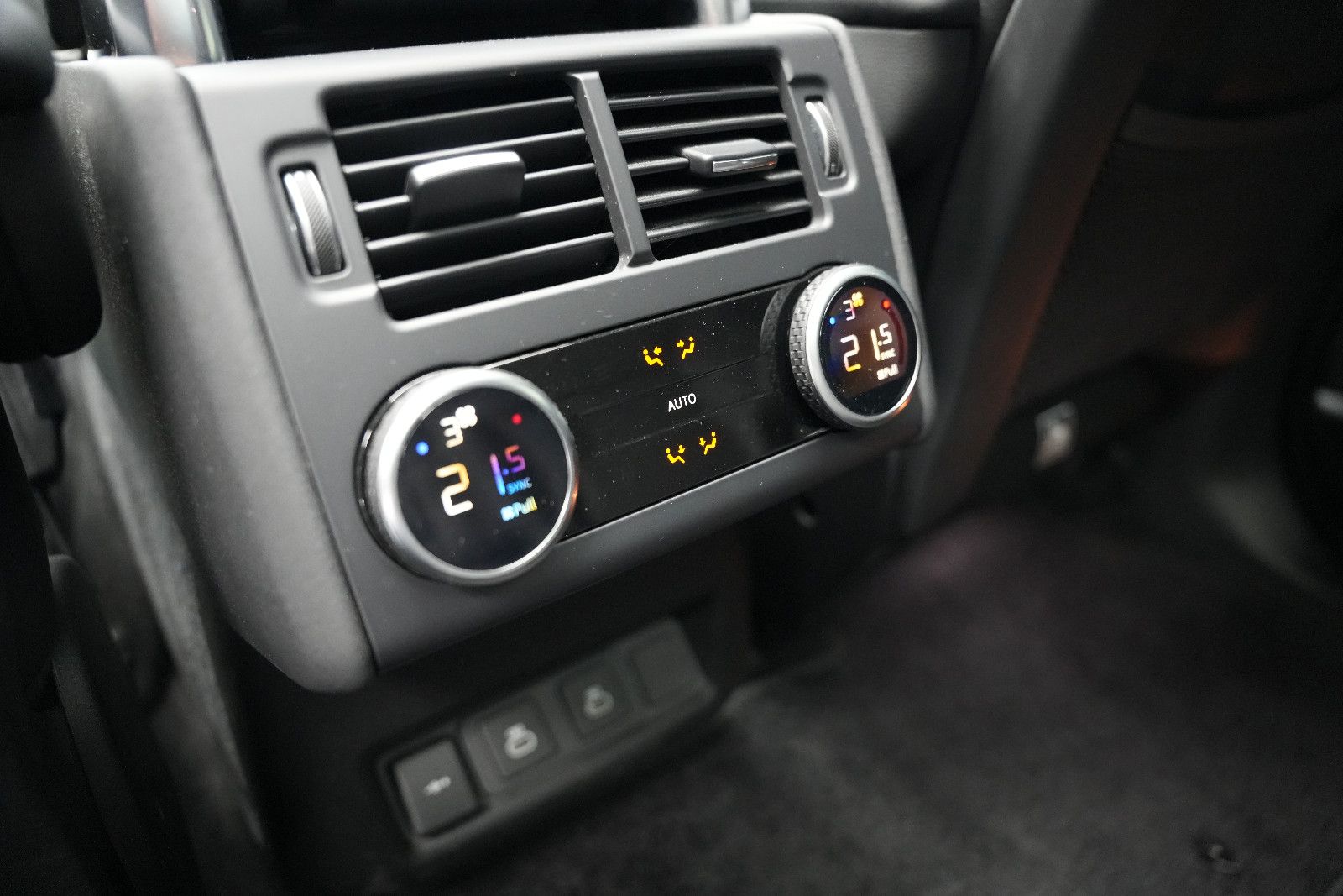 Fahrzeugabbildung Land Rover Discovery R-Dynamic AWD/7-SITZER/360'°Cam/AHK