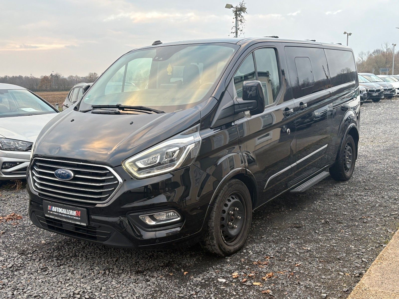 Fahrzeugabbildung Ford Tourneo Custom Aut. 320 L2 Tourneo Titanium Lede