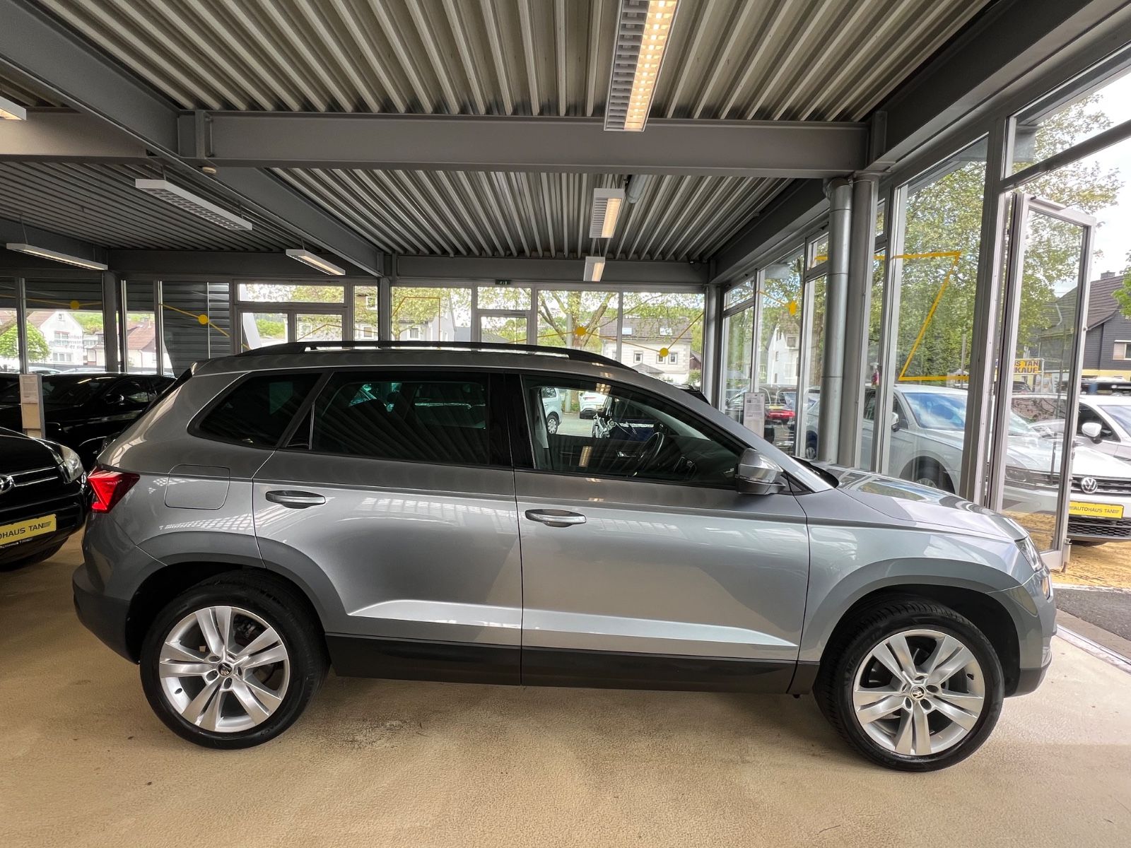 Fahrzeugabbildung SKODA Karoq Style 1.5 DSG *NAVI*KAMERA*CAR-PLAY*AHK*