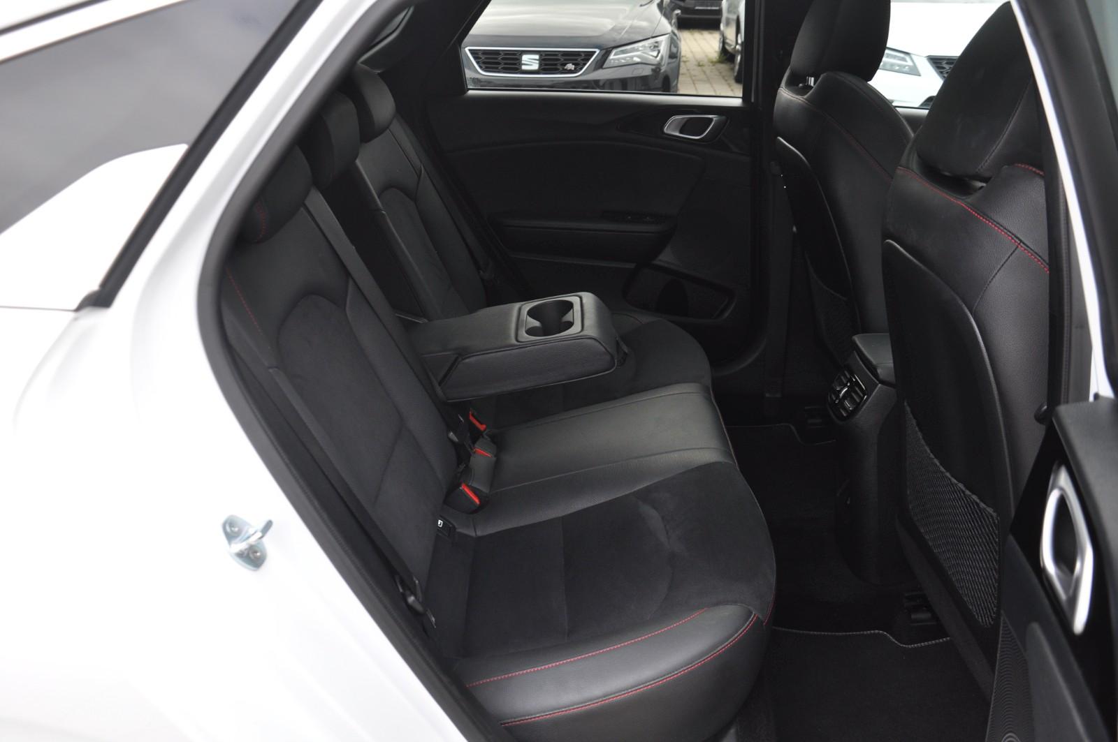 Kia ProCeed GT 1.6 T-GDI ACC-LED-PANO-MEMORY-RKAM