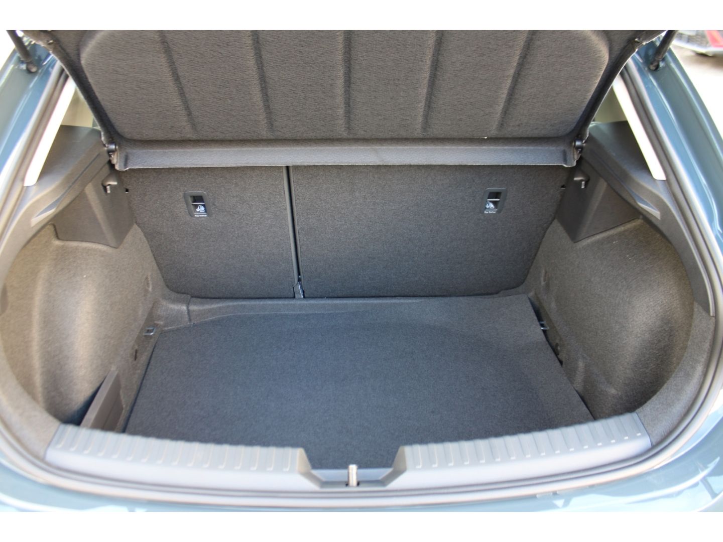 SEAT Leon 1.5 eTSI Style DSG ACC LED DAB PDC RFK SHZg - Image 9