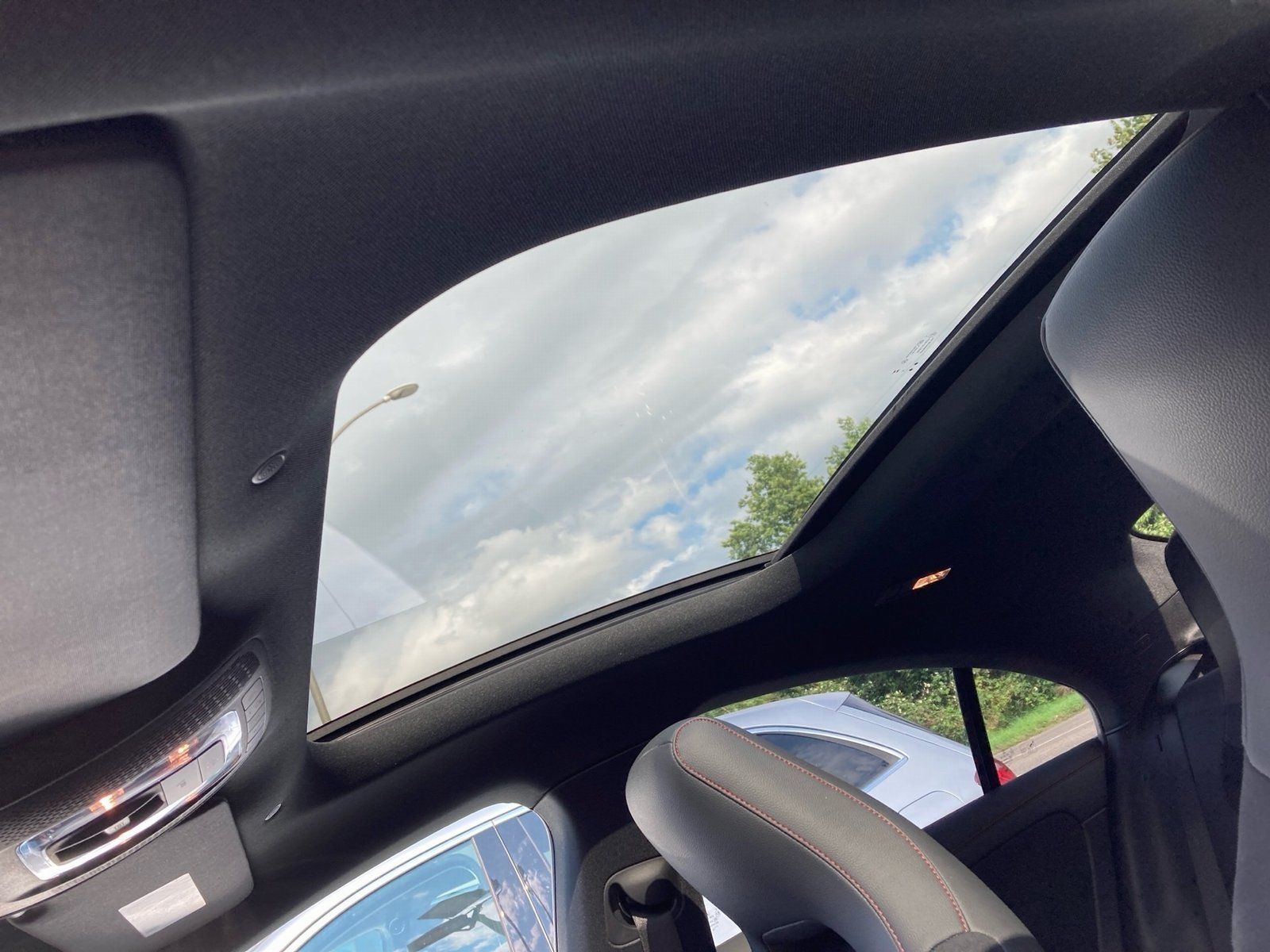 Fahrzeugabbildung Mercedes-Benz CLA 200 AMG Premium*Pano*360*Night*Totwinke*LED*