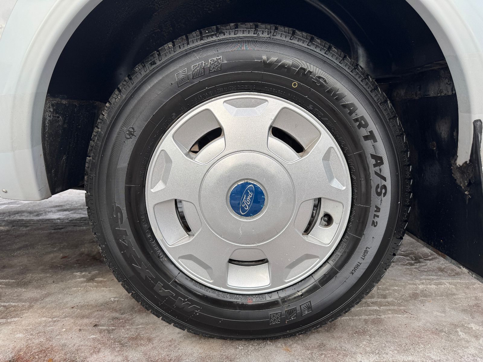 Fahrzeugabbildung HYMER / ERIBA / HYMERCAR Van 512 SILVERLINE FORD TRANSIT SOLAR TV KAMERA