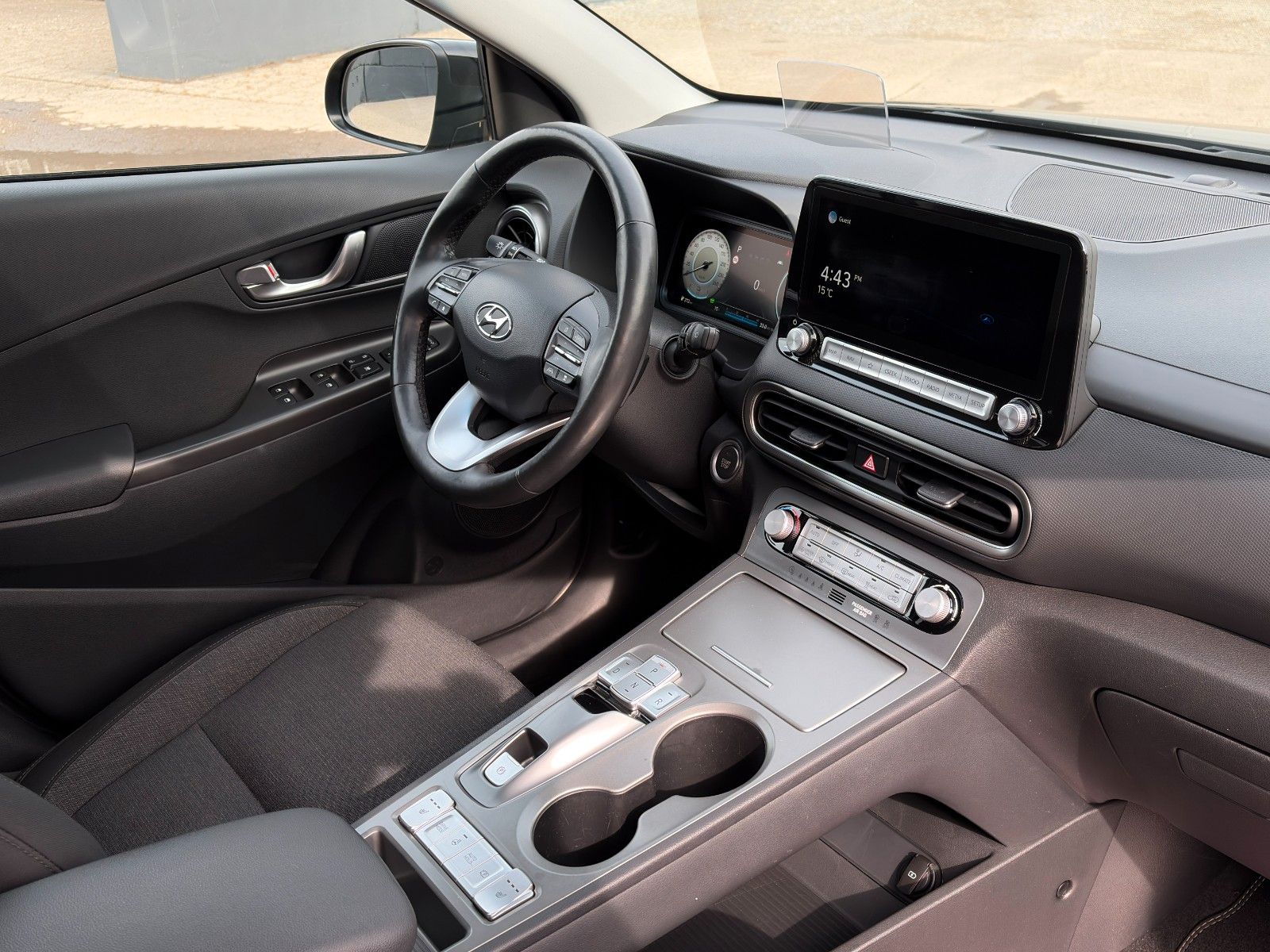 Fahrzeugabbildung Hyundai Kona E Trend 2WD Kamera Schiebedach ACC HuD LHZ