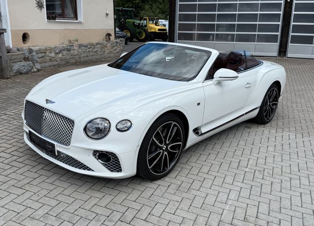 Bentley NEW Continental GTC W12 MULLINER Nachtsicht