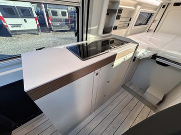 Westfalia Columbus 600 E 180 PS 8G SAT Solar LED Premium