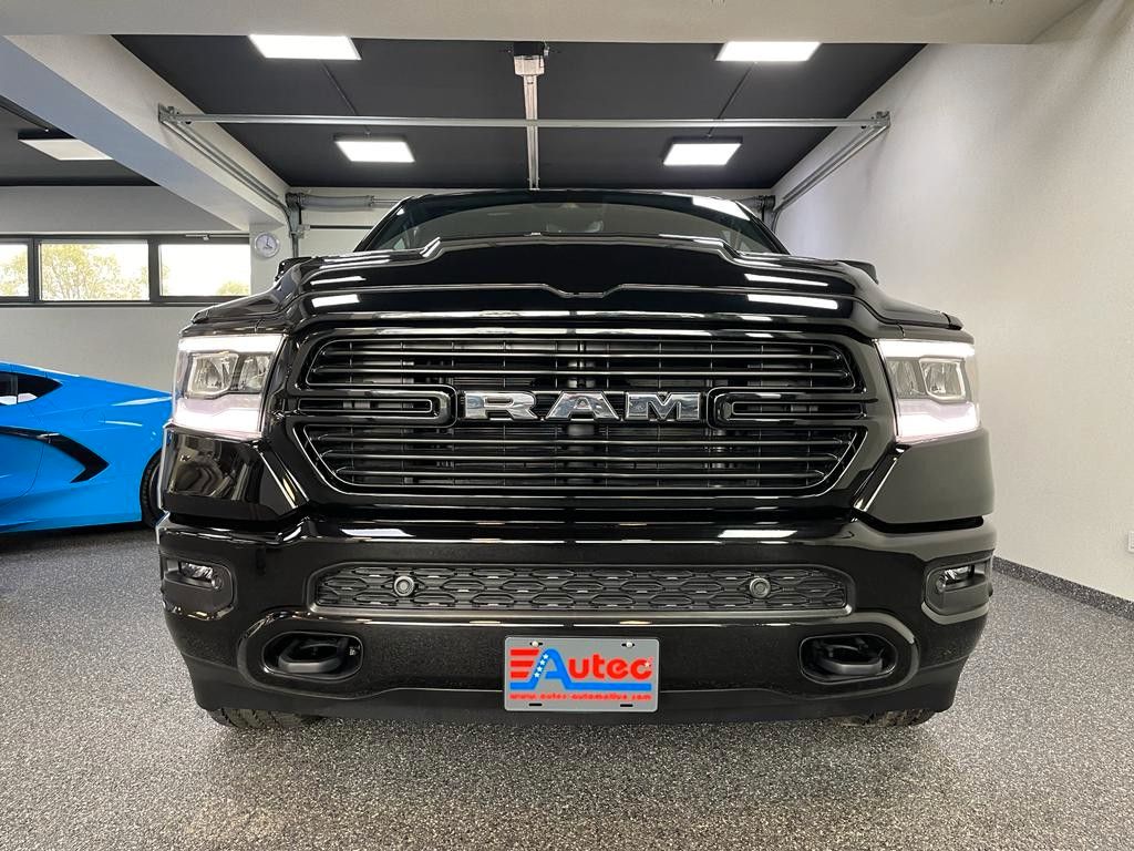 Fahrzeugabbildung Dodge LARAMIE CREW CAB SPORT  12"  HEMI 4x4