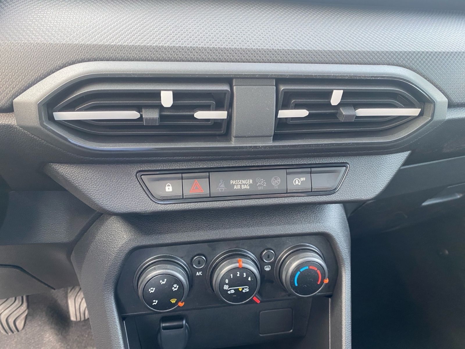 Fahrzeugabbildung Dacia Sandero Essential 1.0 SCe 65 *KLIMA*PDC*LED*