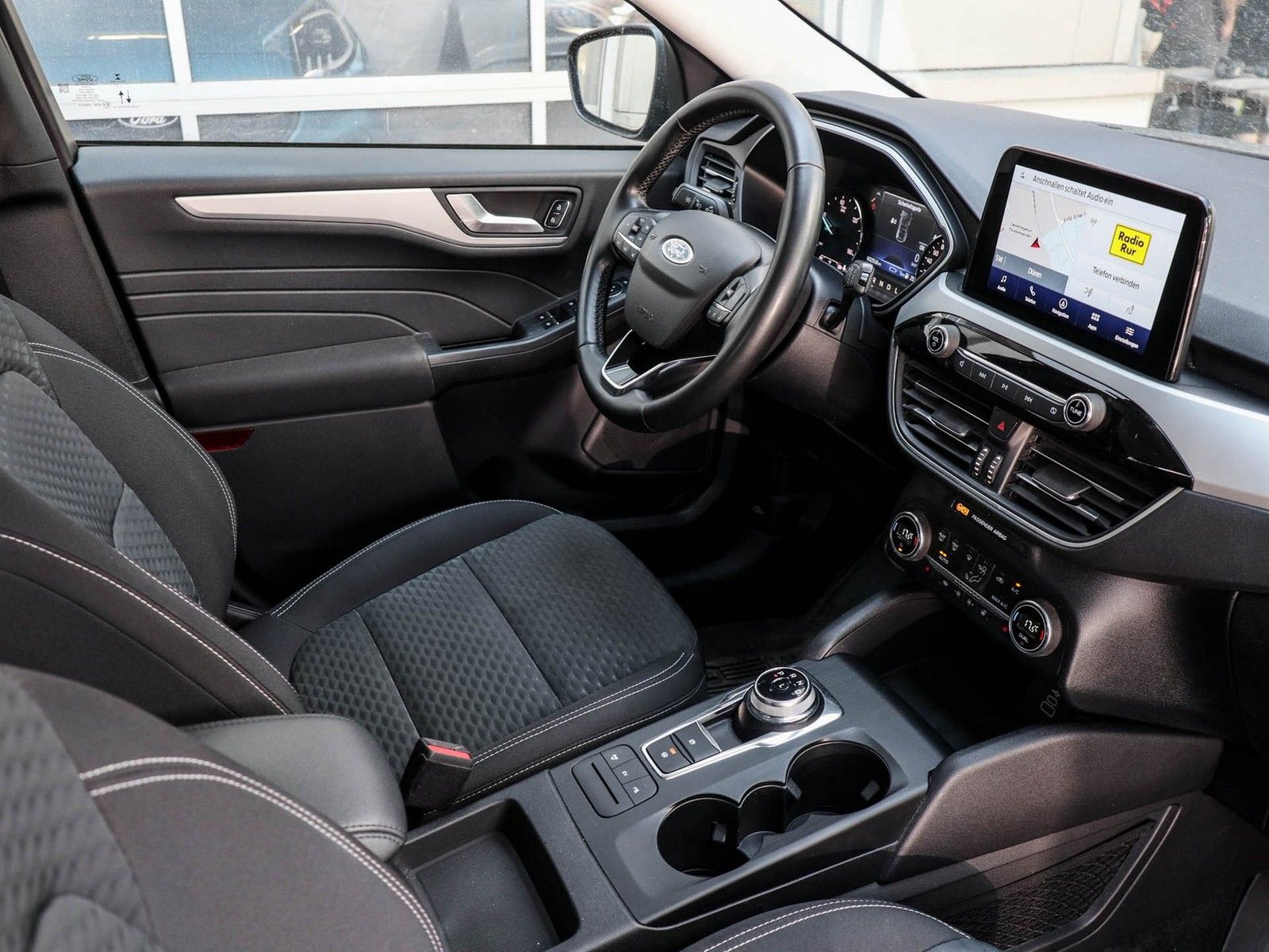 Ford Kuga Plug-In Hybrid Cool & Connect imagem 3